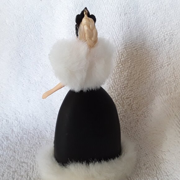 Hallmark Celebration Barbie, Special 2006 Edition - Picture 4 of 6